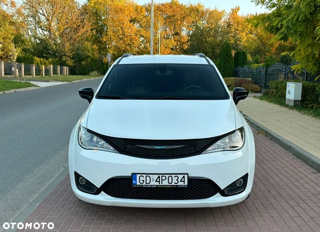Chrysler Pacifica - 2