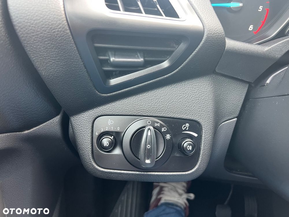 Ford Kuga 2.0 TDCi 2x4 Titanium - 31