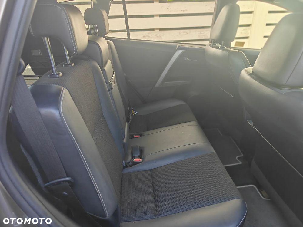 Toyota RAV4 - 8