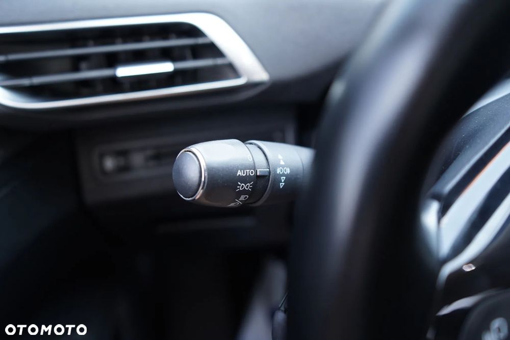 Peugeot 3008 PureTech 130 Stop & Start GPF EAT8 Allure Business-Paket - 34