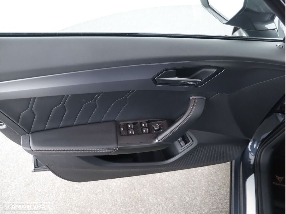 Cupra Formentor 1.4 e-Hybrid DSG - 25
