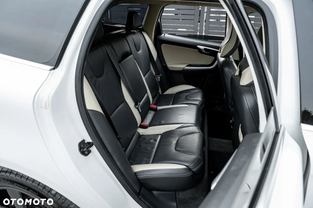 Volvo XC 60 D5 AWD RDesign - 24