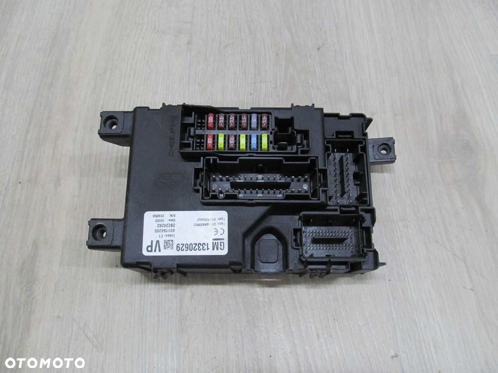 OPEL CORSA D 06-14 SKRZYNKA BEZPIECZNIKOW 13320629 - 1