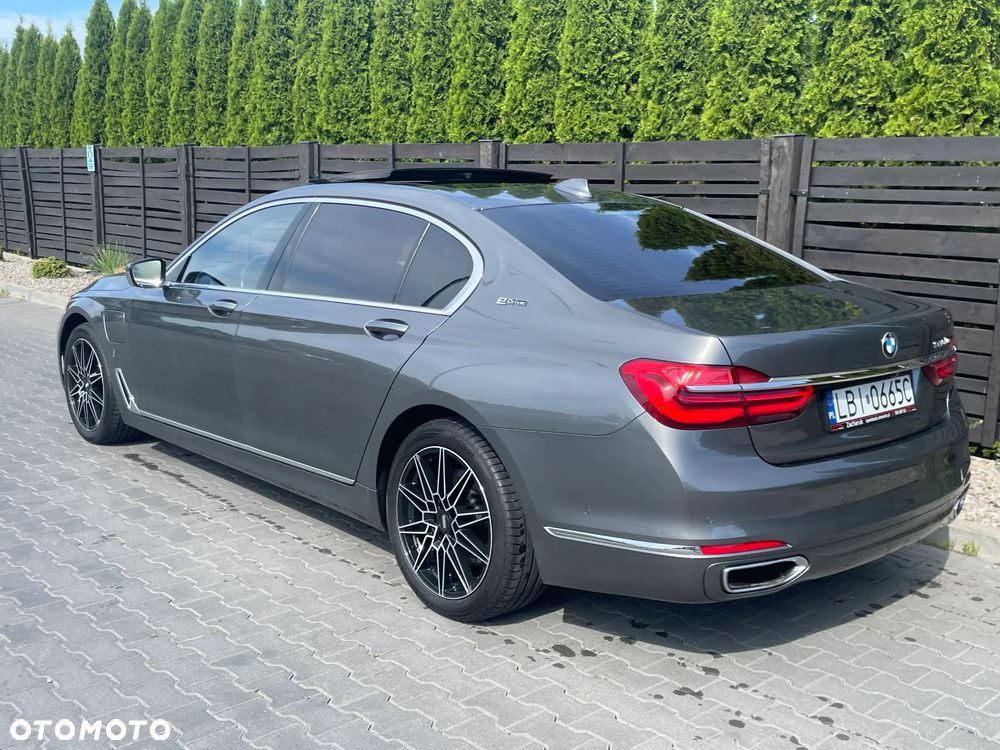 BMW Seria 7 740Le iPerformance - 3