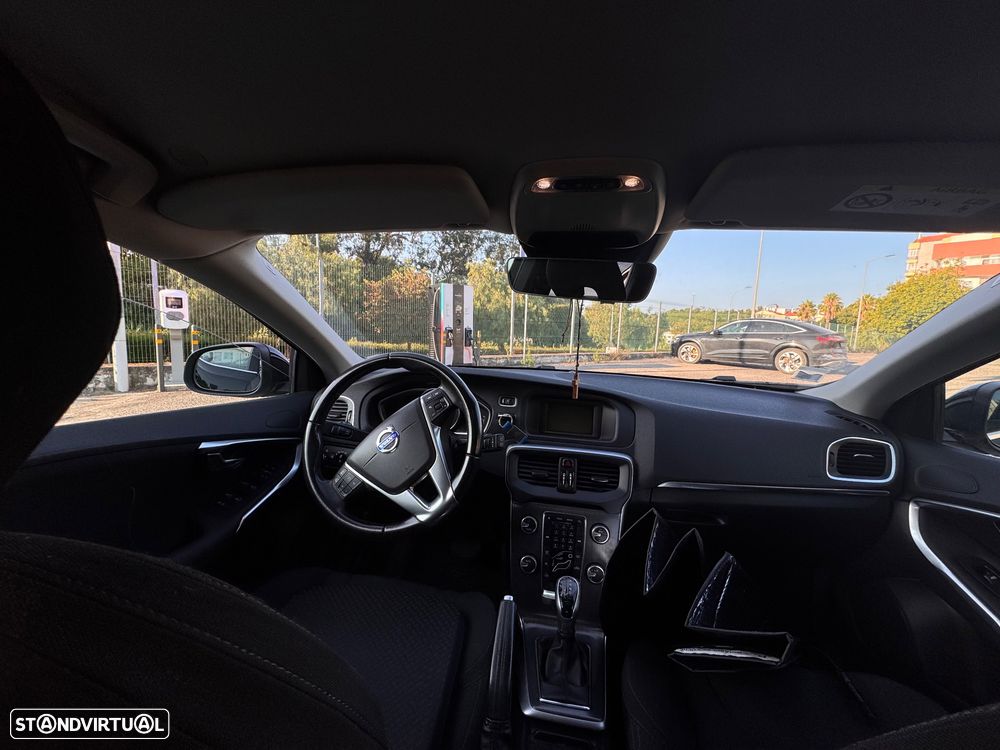 Volvo V40 2.0 D2 Momentum Geartronic - 11