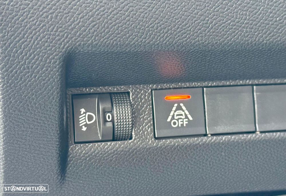 Peugeot 208 1.2 PureTech Active Pack - 39