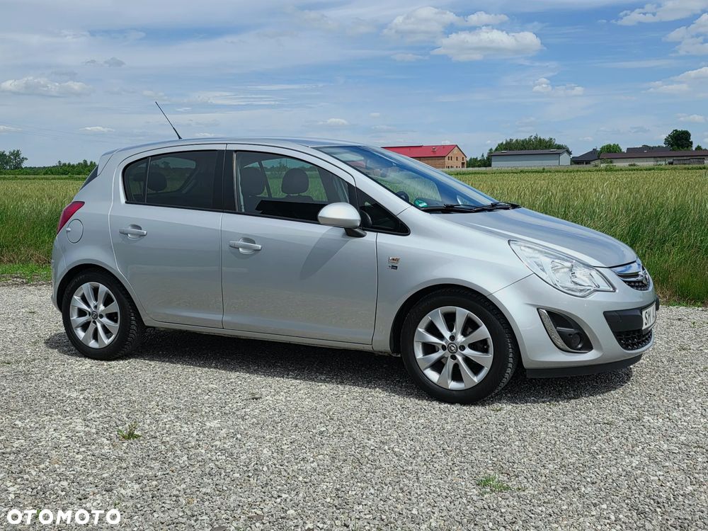 Opel Corsa 1.4 16V Cosmo - 12