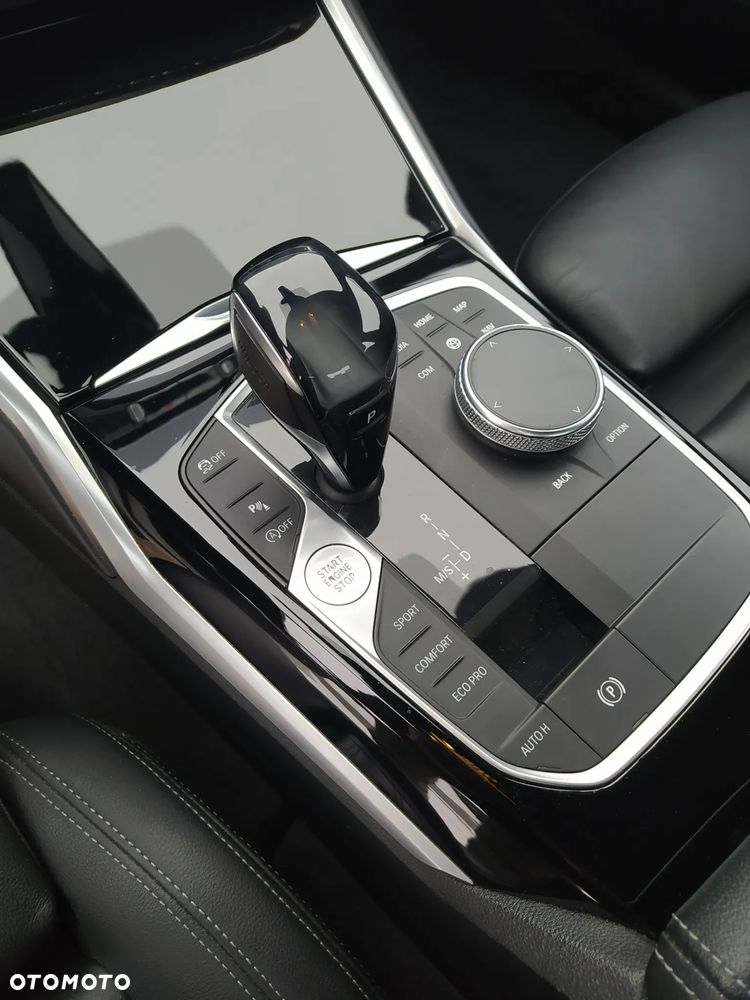 BMW Seria 3 330i Sport Line - 21