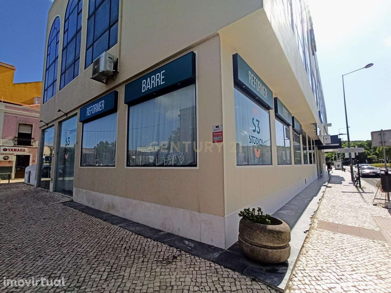 Loja com rendimento para investidores, em plena Avenida Luisa Todi - Grande imagem: 2/14