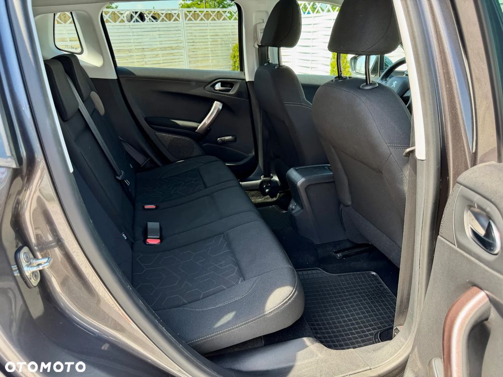 Peugeot 2008 1.2 Pure Tech Style S&S - 18