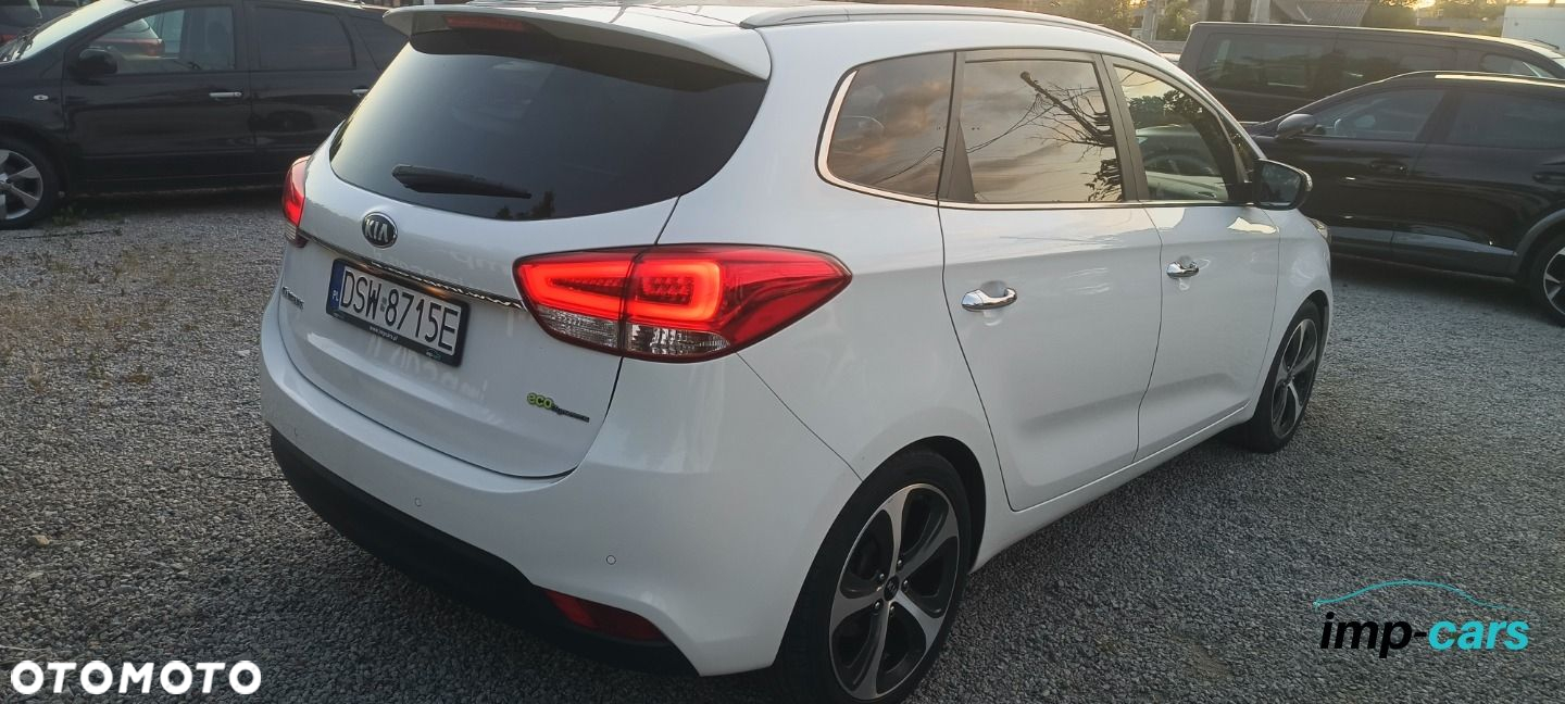 Kia Carens - 12