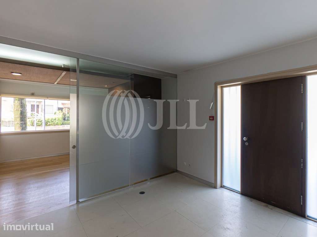 Moradia T4 / Espaço Comercial/Serviços, no Porto - Grande imagem: 2/27