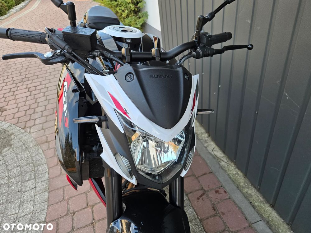 Suzuki GSX - 27