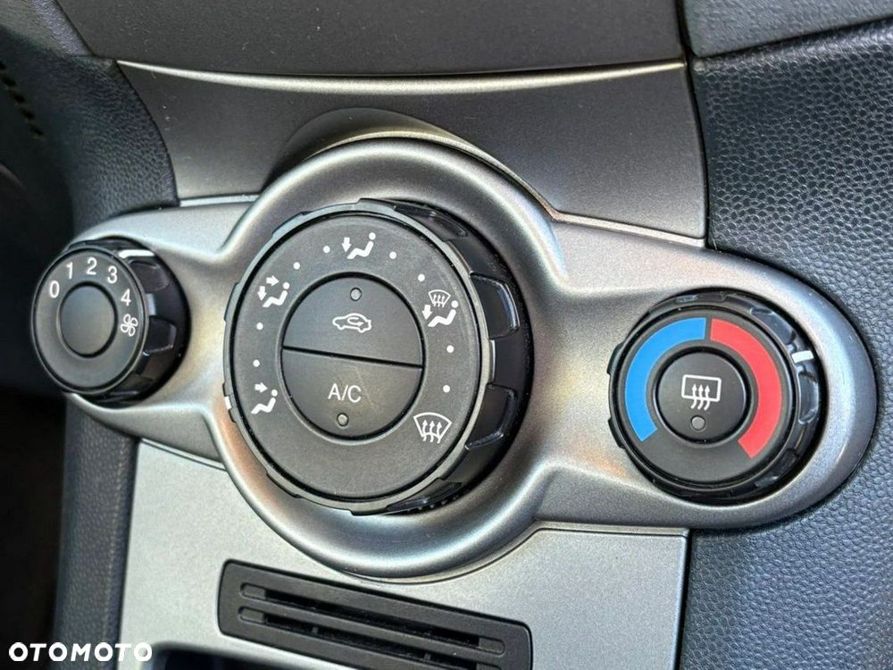 Ford Fiesta 1.25 Ambiente EU5 - 16