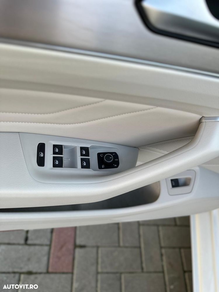 Volkswagen Passat 2.0 TSI OPF DSG 4Motion Elegance - 36