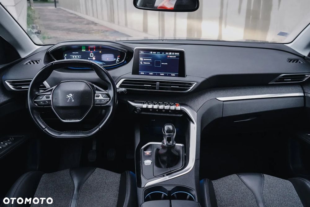 Peugeot 3008 PureTech 130 Stop & Start GPF Allure - 17