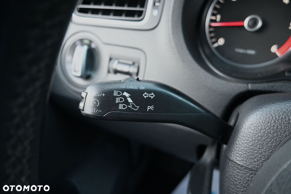 Volkswagen Polo 1.6 TDI Highline - 34