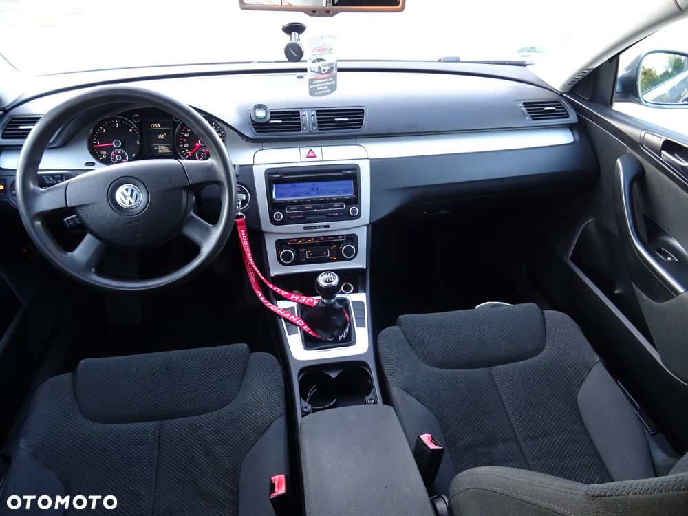 Volkswagen Passat - 11