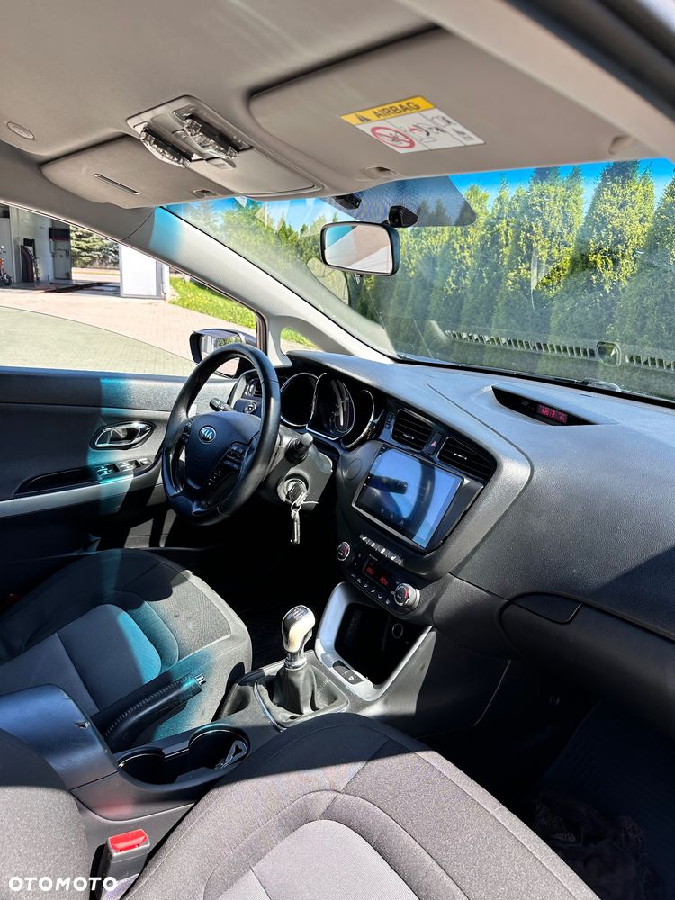 Kia Ceed 1.6 CRDi 128 Platinum Edition - 32