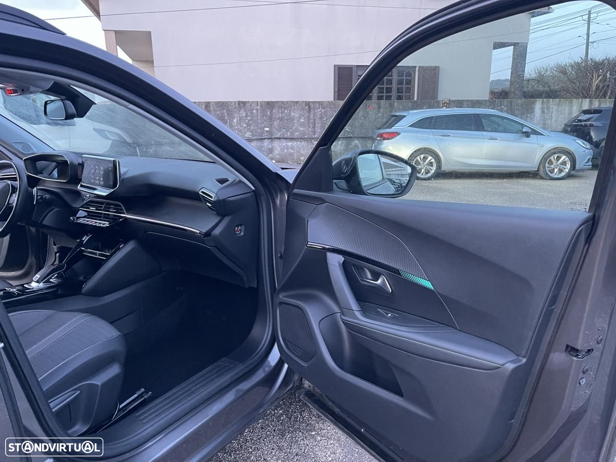 Peugeot 2008 1.2 PureTech Allure Pack EAT8 - 23