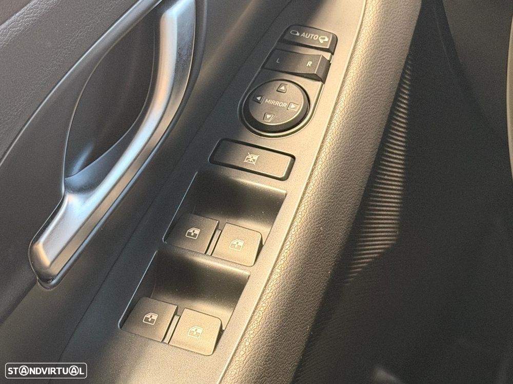 Hyundai i30 1.6 CRDI Comfort+Navi - 18