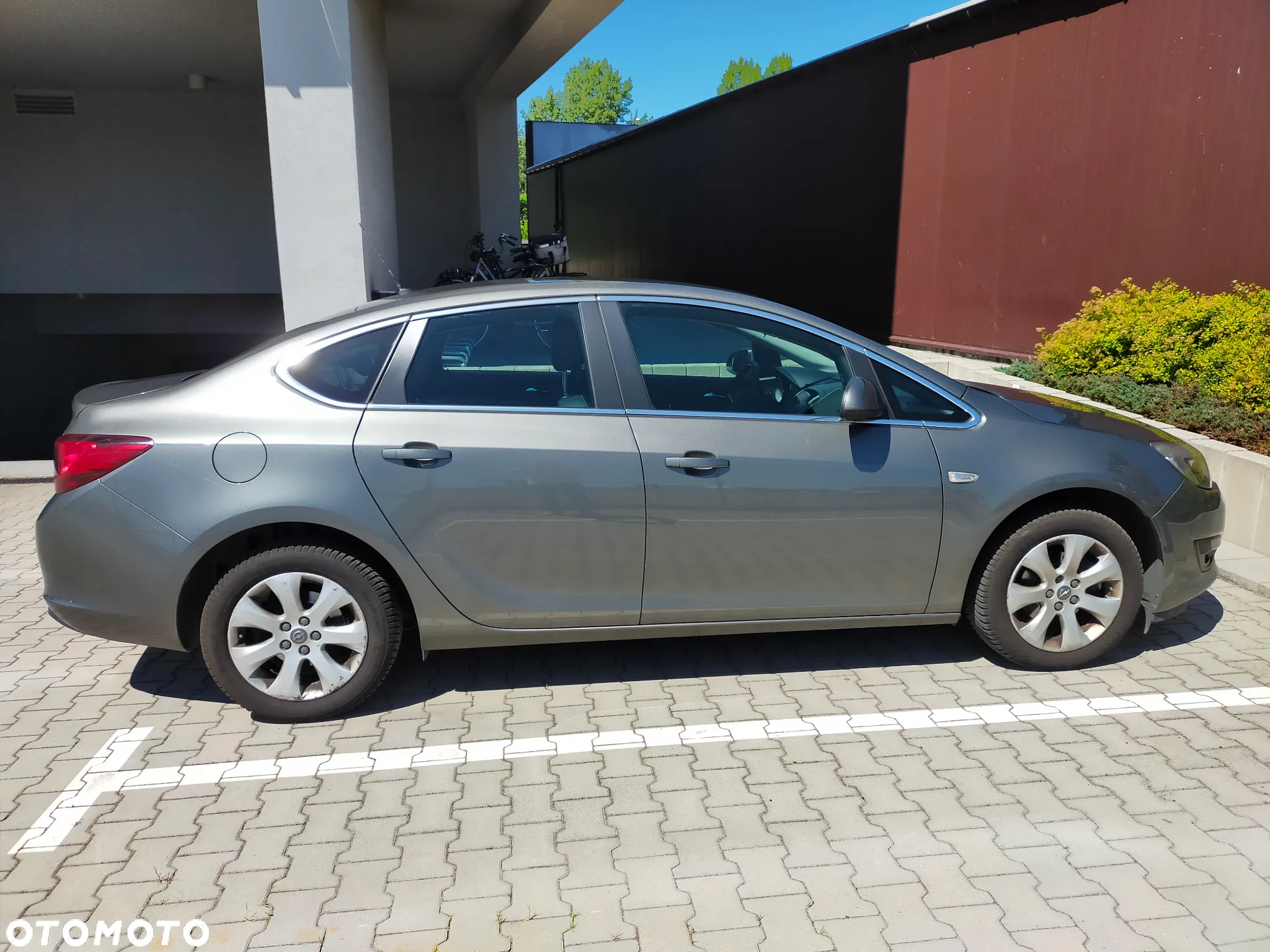 Opel Astra IV 1.4 T Business EU6 - 16