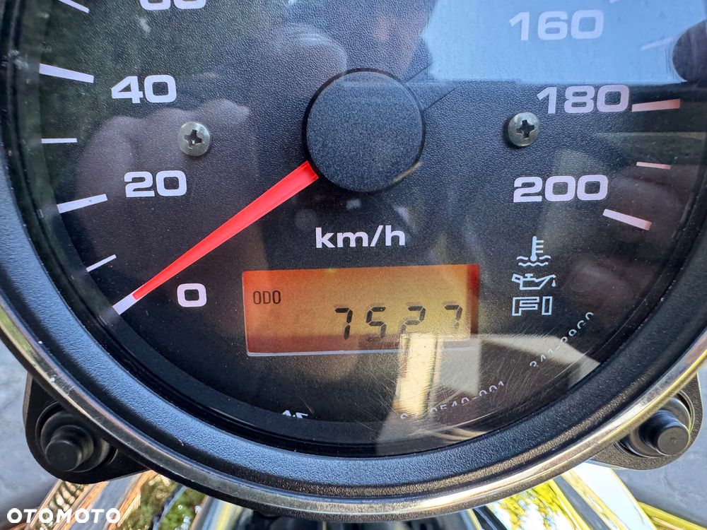 Suzuki Intruder - 22