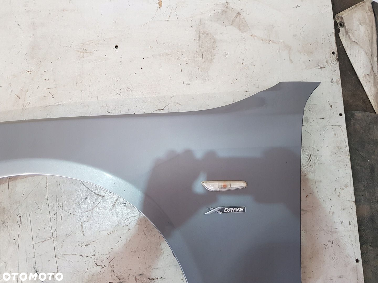 BŁOTNIK LEWY PRZÓD BMW E60 E61 LCI EUR SPACEGRAU METALLIC A52/7 - 3