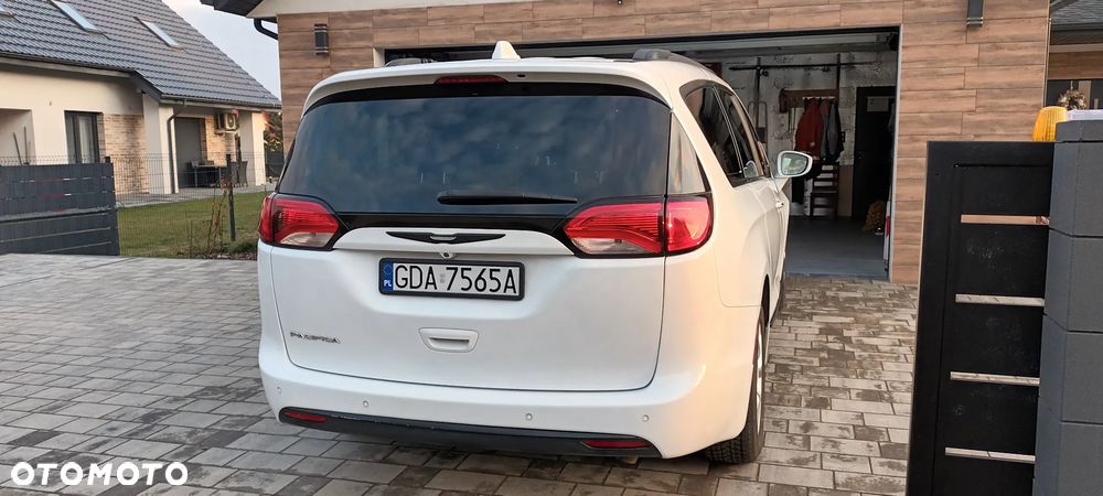 Chrysler Pacifica - 4