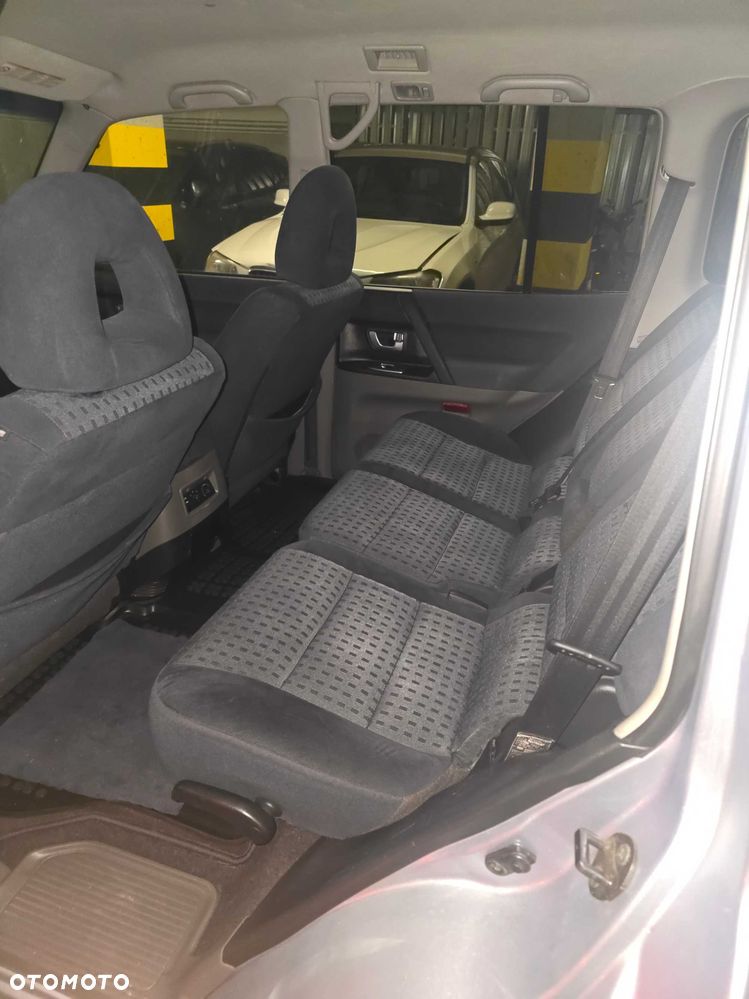 Mitsubishi Pajero - 8