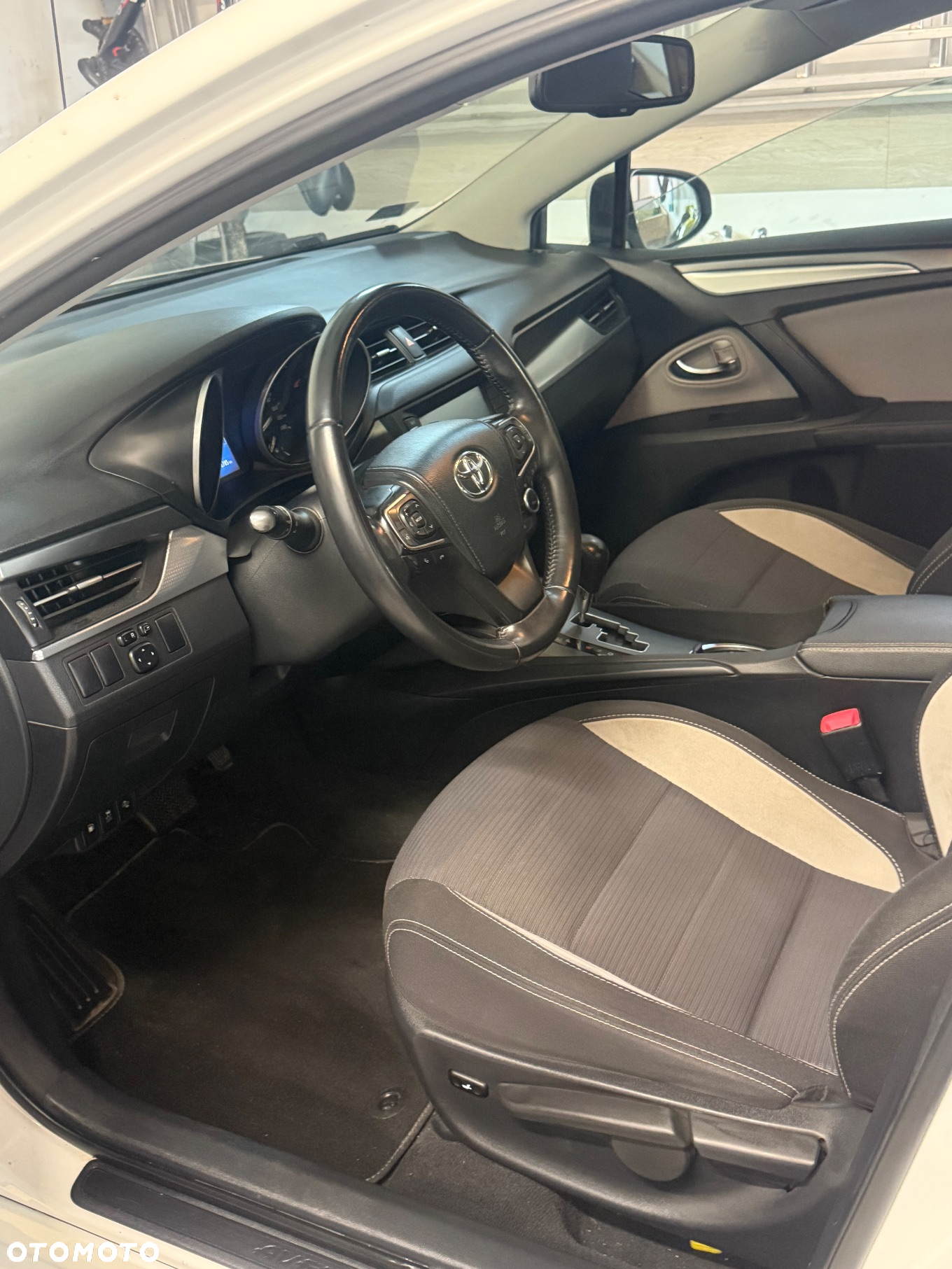 Toyota Avensis - 17