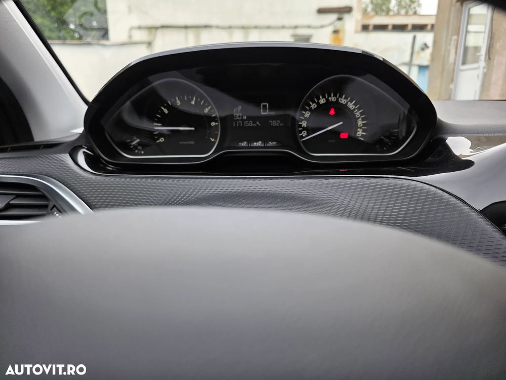 Peugeot 208 1.2 L PureTech Style - 17