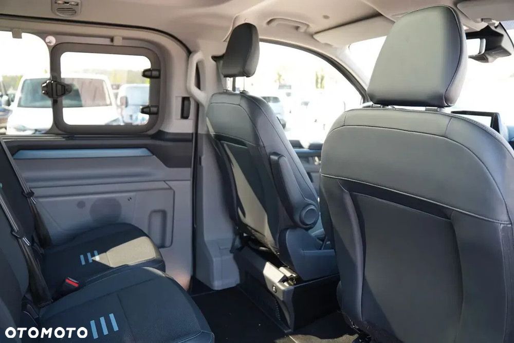 Ford Tourneo Custom - 17