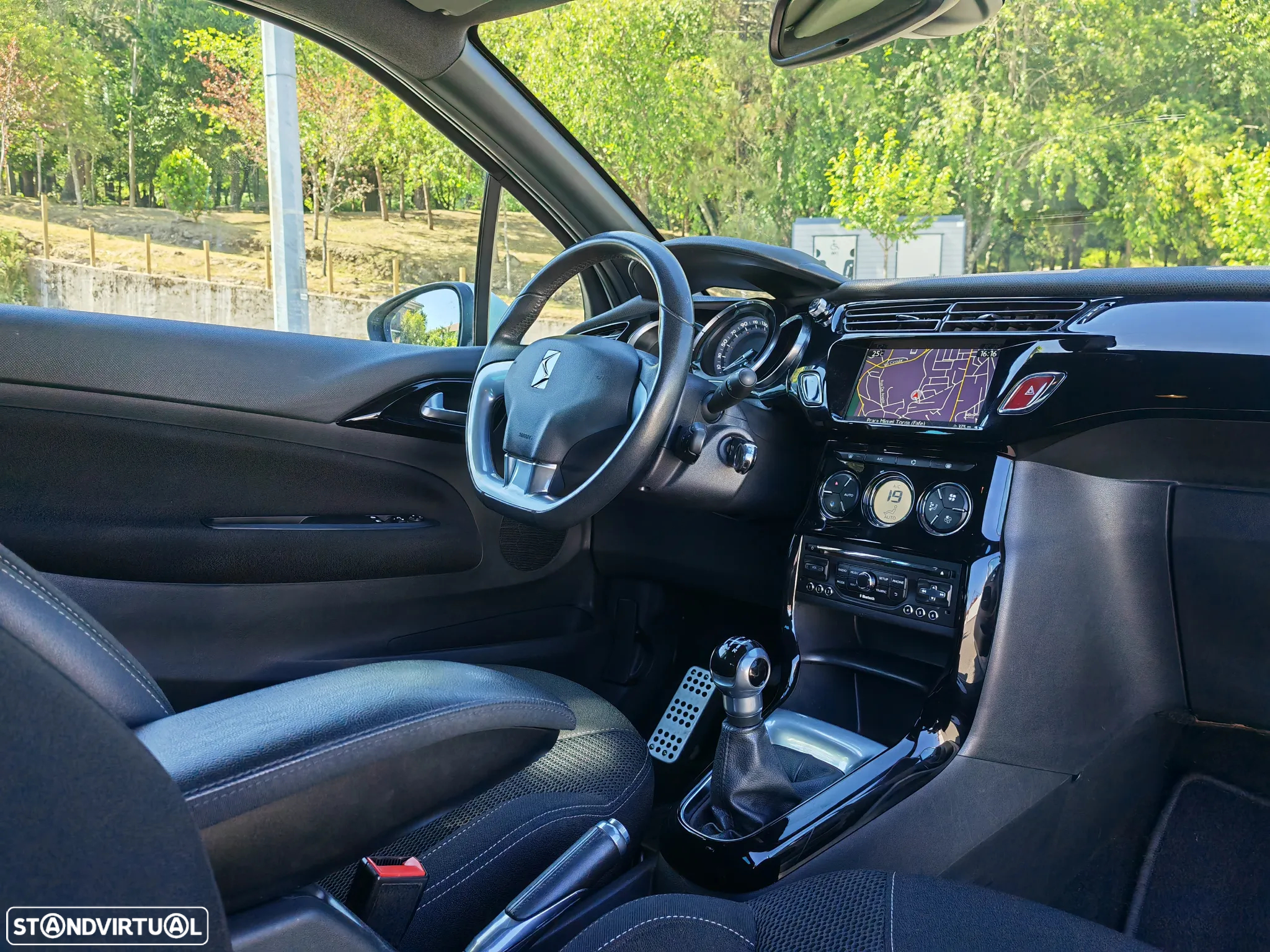 Citroën DS3 1.6 e-HDi So Chic - 8