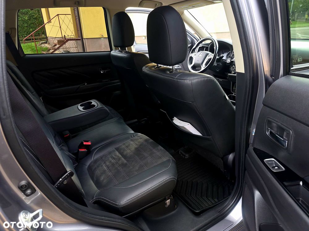 Mitsubishi Outlander - 12