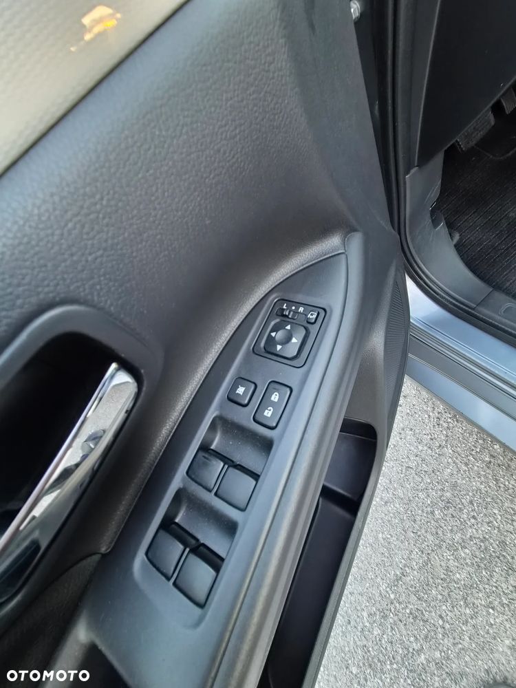 Mitsubishi Outlander - 26