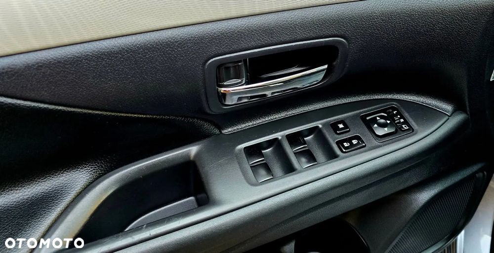 Mitsubishi Outlander - 33