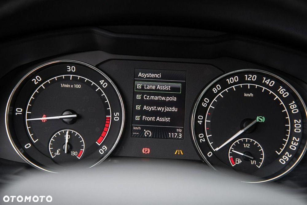 Skoda Superb 2.0 TDI DSG Premium Edition - 30