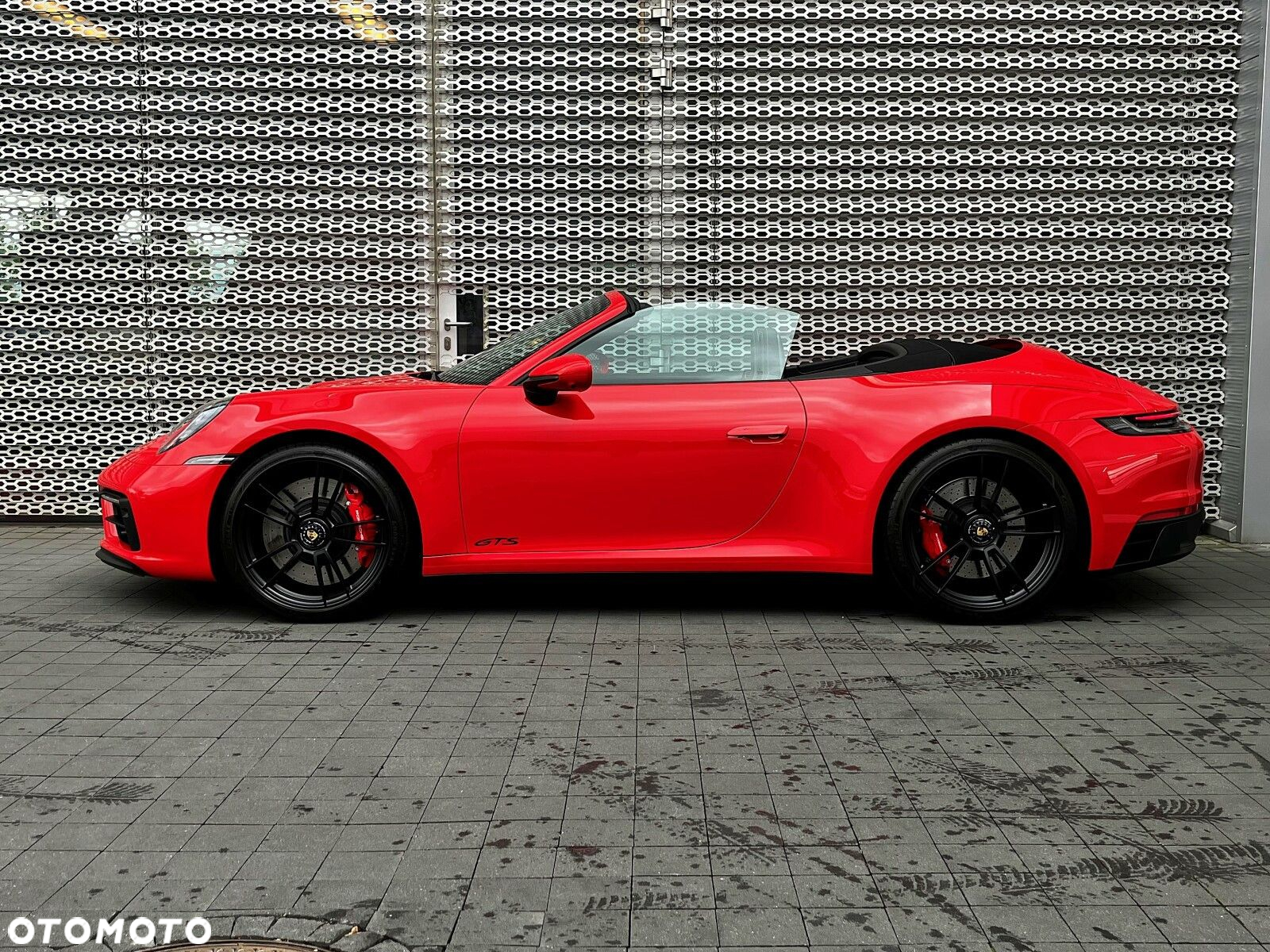 Porsche 911 Carrera 4 GTS Cabrio - 2