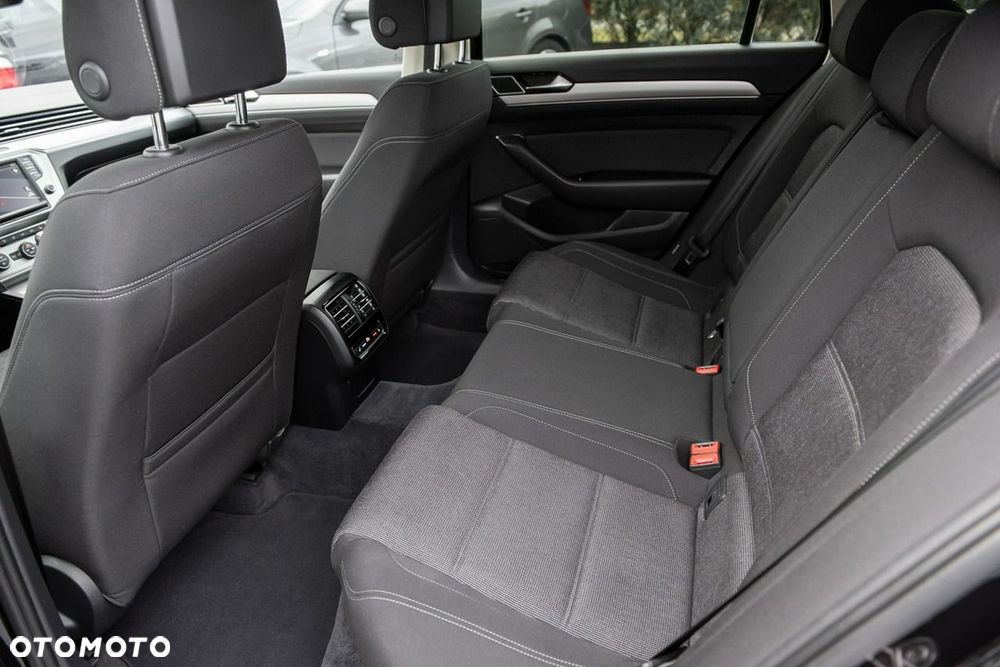 Volkswagen Passat - 28