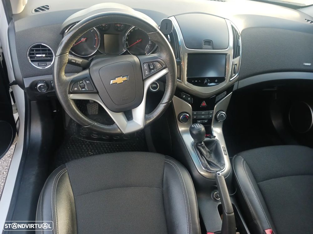 Chevrolet Cruze SW 1.7 VCDi LTZ - 3