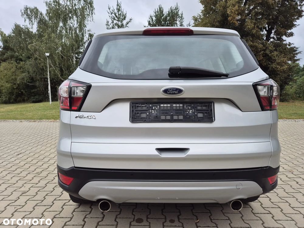 Ford Kuga 1.5 EcoBoost 2x4 Titanium - 6