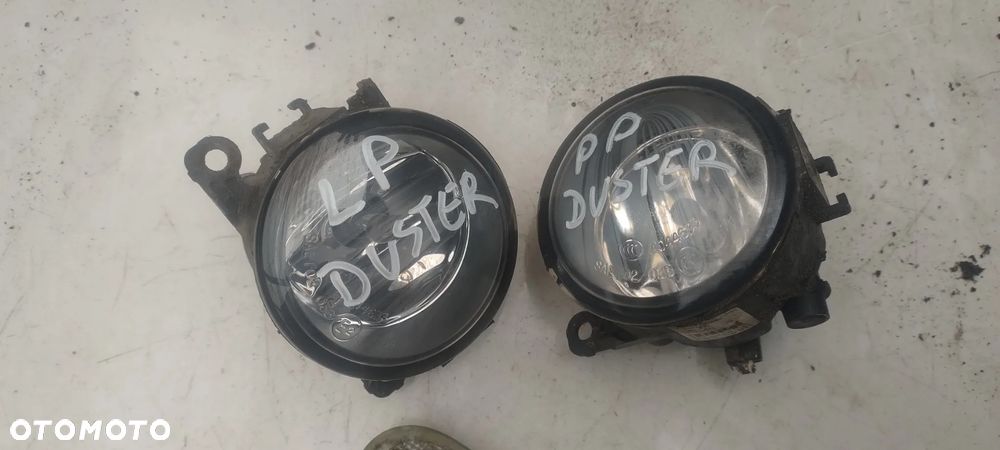Dacia DUSTER I halogen prawy - 1