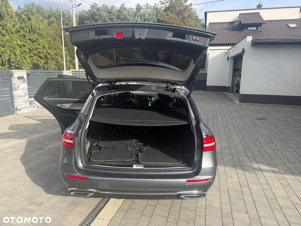 Mercedes-Benz Klasa E 220 d 4-Matic 9G-TRONIC - 24