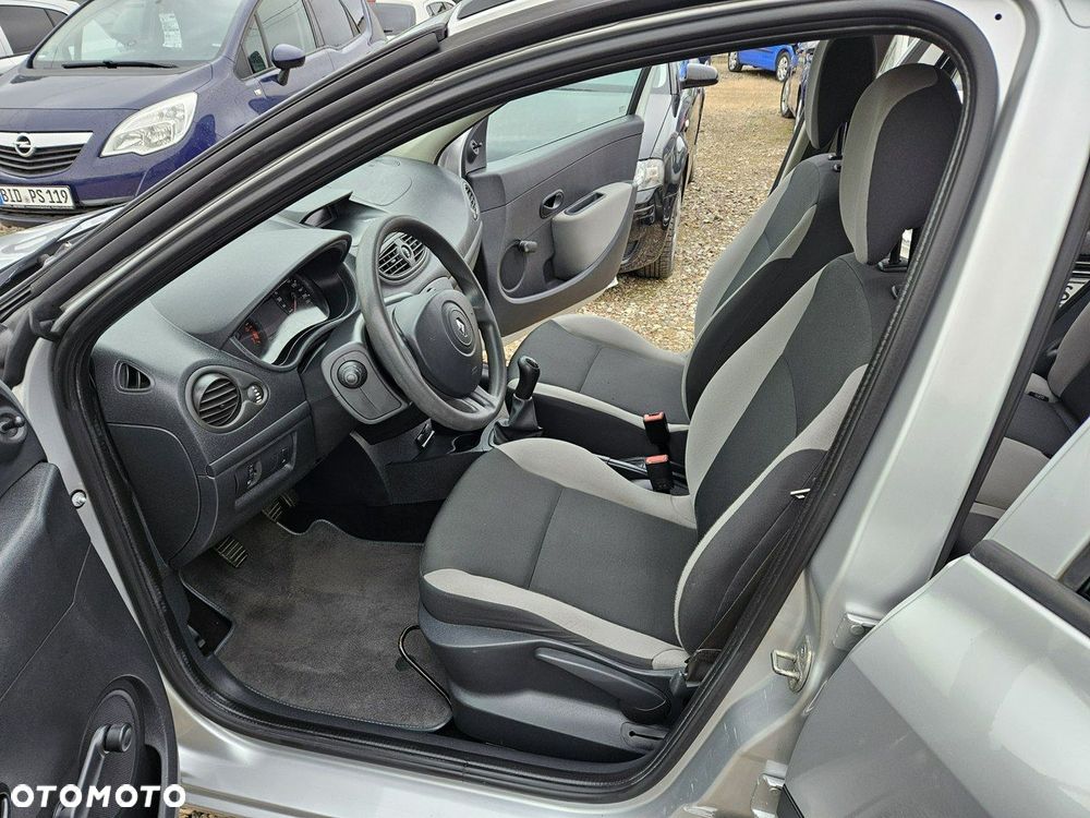 Renault Clio - 11
