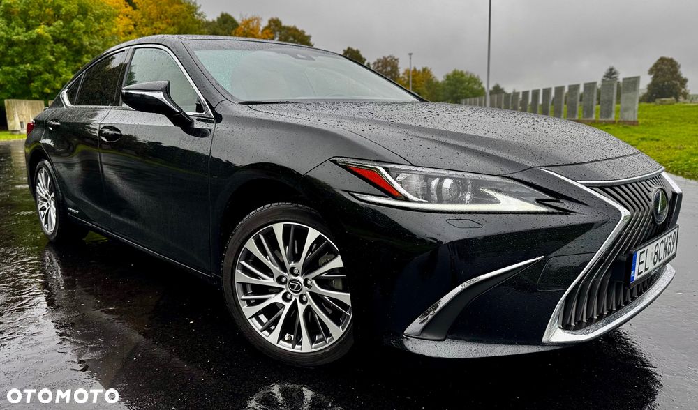 Lexus ES 300h Business Edition - 11