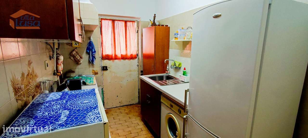 Moradia Geminada no Bairro da Encarnação para remodelar - Grande imagem: 4/16