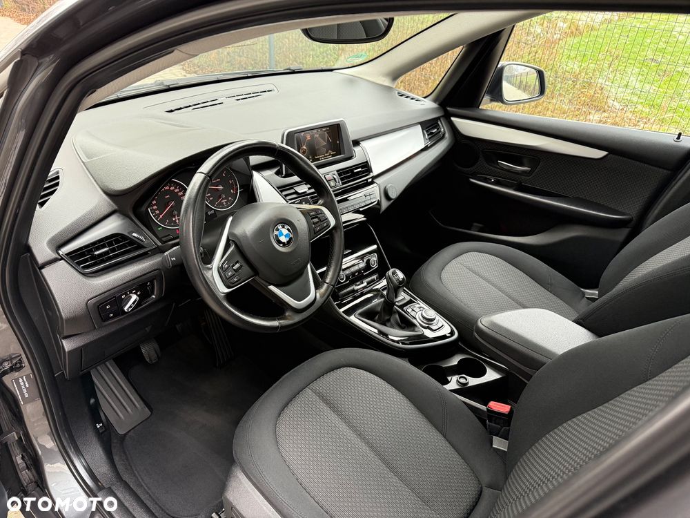 BMW Seria 2 218d - 14