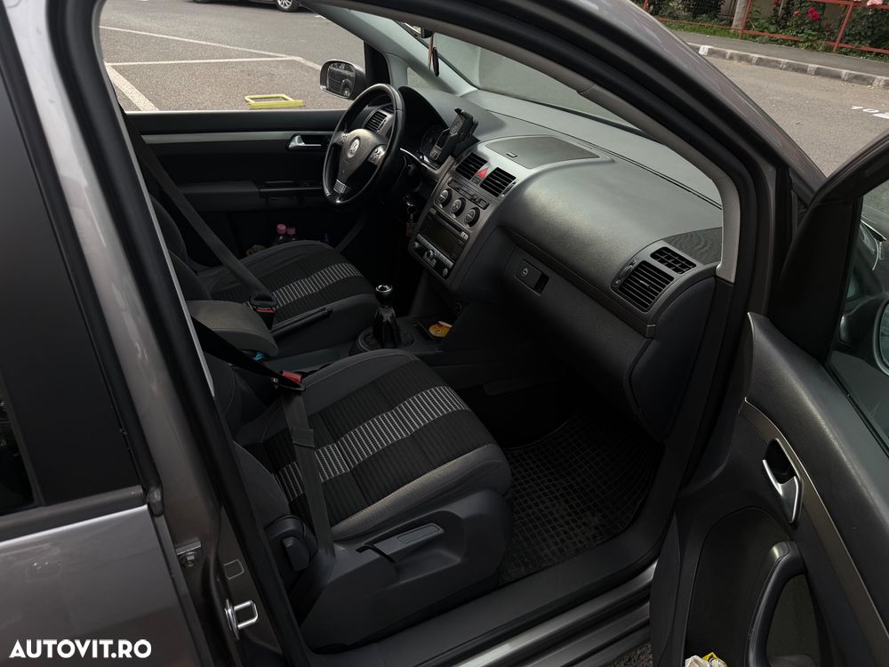Volkswagen Touran 2.0 TDI Highline - 15