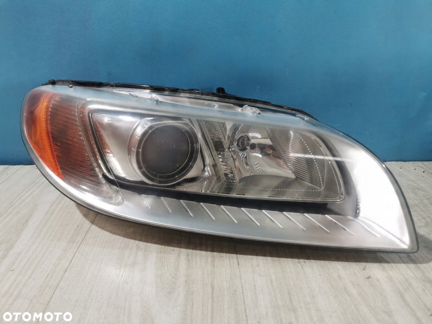 Volvo V70 III S80 II lampa reflektor przód prawa Xenon kompletna - 1